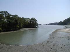 松島にて。ちょうど干潮時で干潟がちらほら見えます